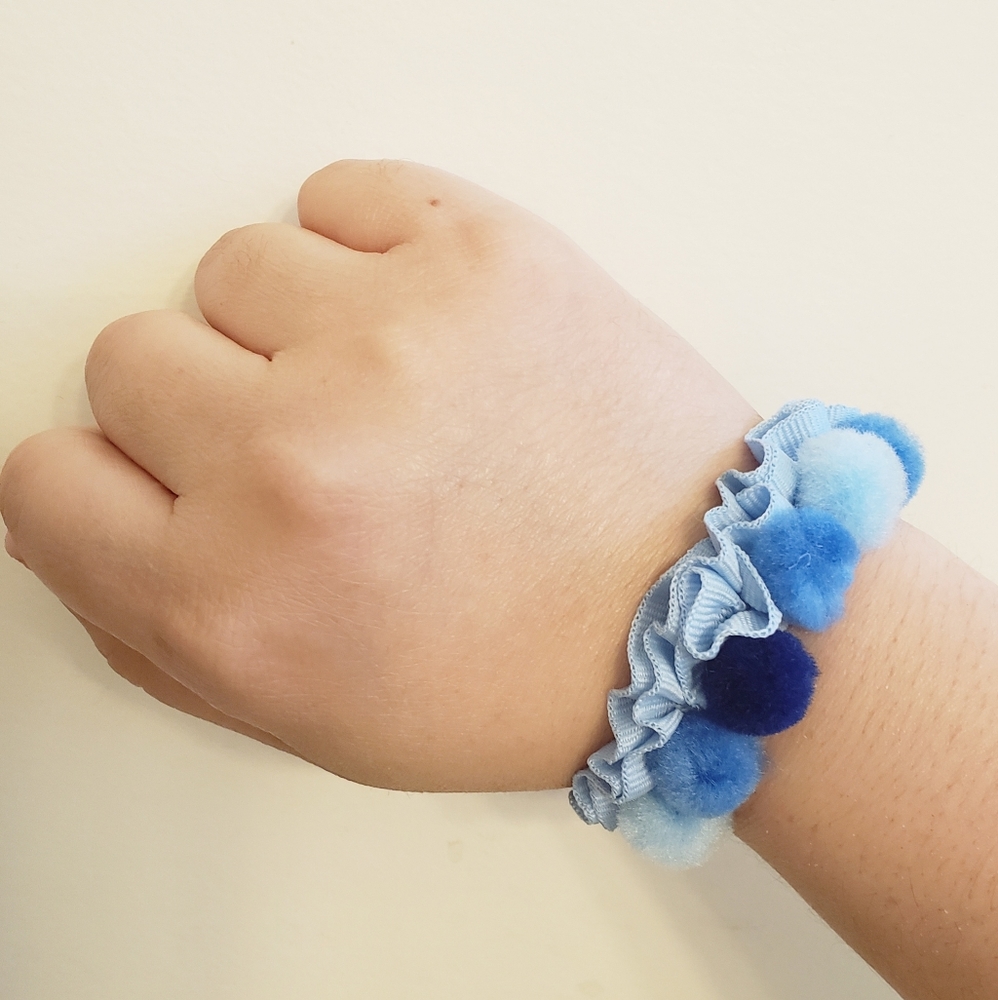 Blue lace & pom pom elastic bracelet